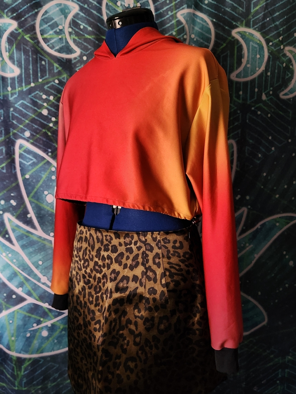 Ultracor Cropped Ombre Hoodie XS — Sunset Gradient Activewear Crop Top